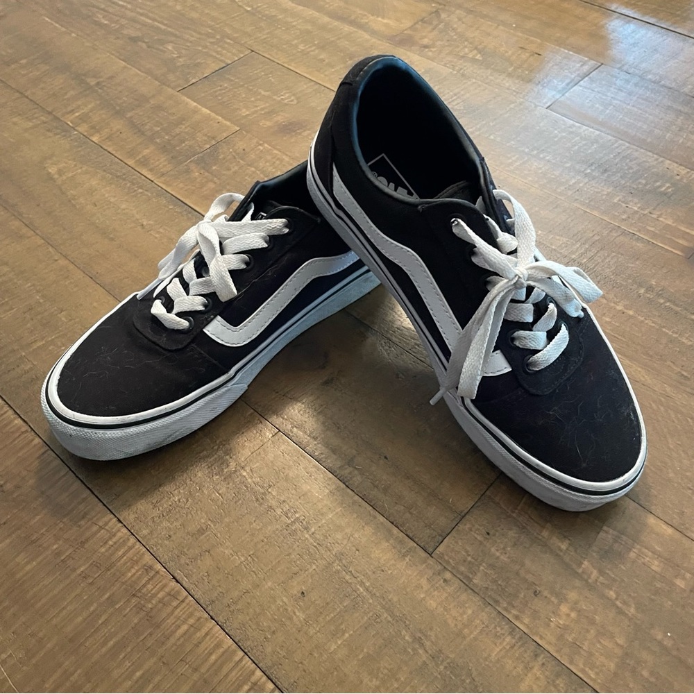 Women’s “Knu Skool” shoe.